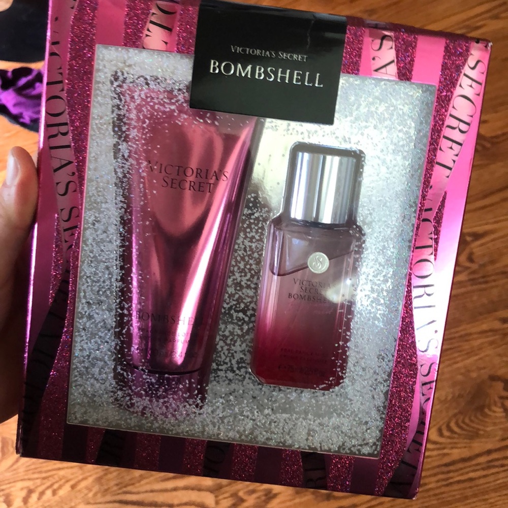 VS bombshell gift set sealed, UNOPENED BOX
